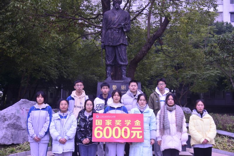 泸县建校举行2022年国家奖学金颁奖典礼暨学期散学典礼