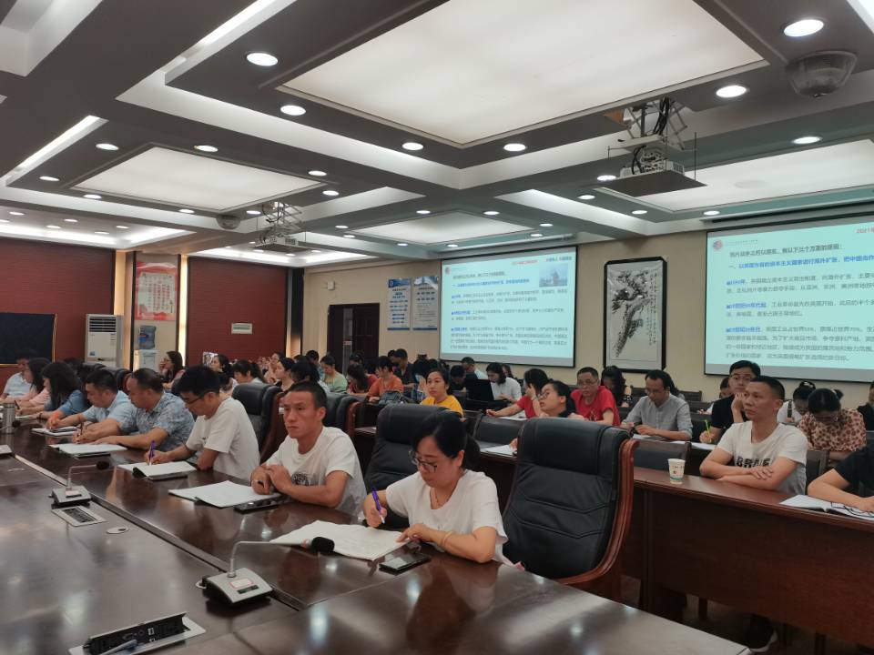 “笔杆子”的“革命” ——泸县建校开展党史学习教育书记讲专题党课活动